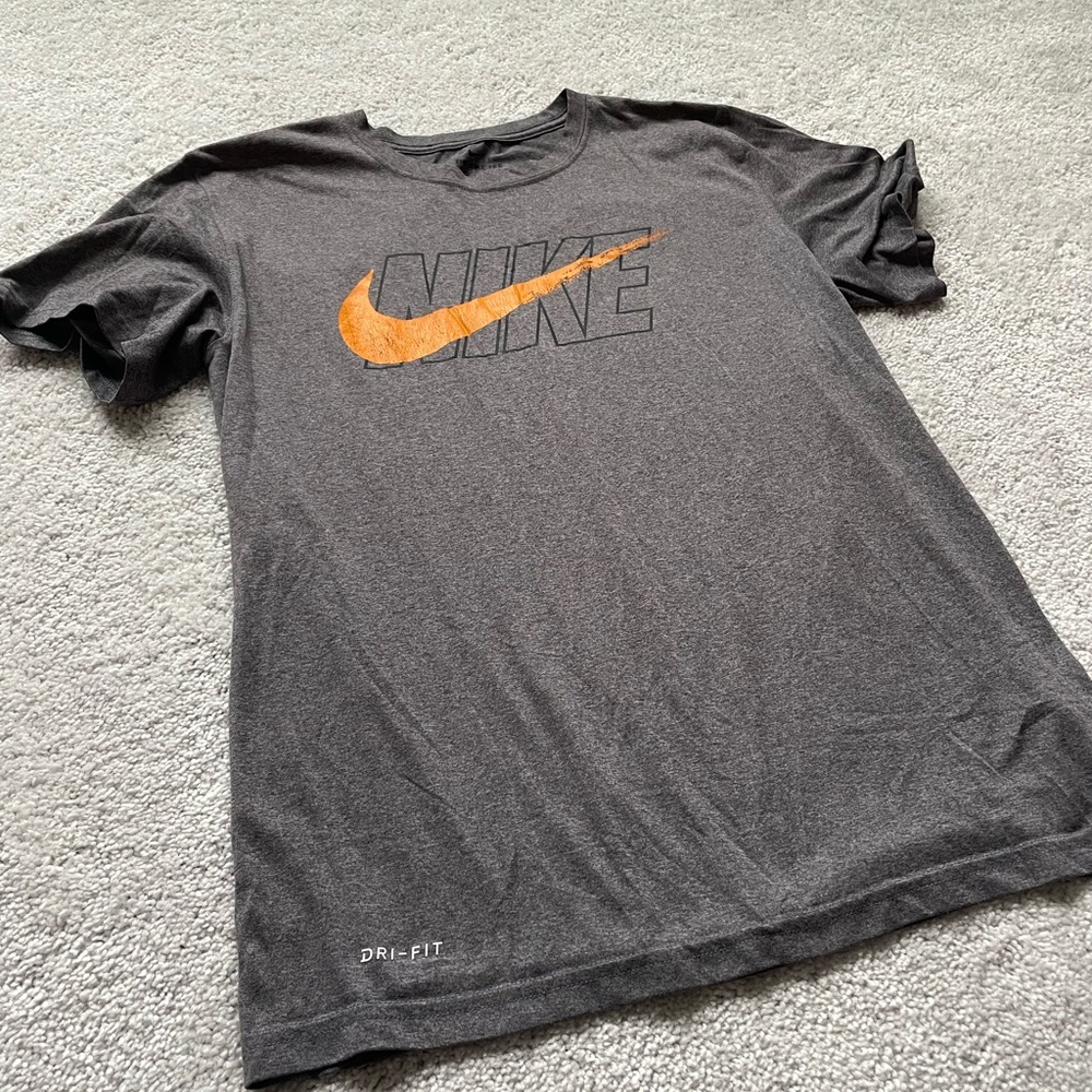 Men’s medium Nike shirt